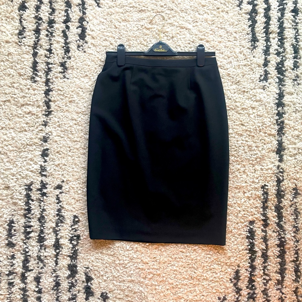 NWOT Brooks Brothers Skirt in Black (size 4)